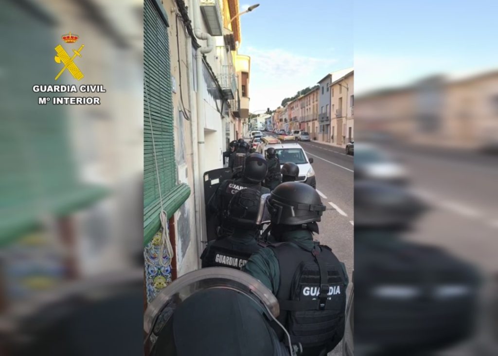 La Guardia Civil desmantela una organización dedicada al cultivo de marihuana en la Marina Alta: 4 detenidos y dos narcolaboratorios clausurados 2