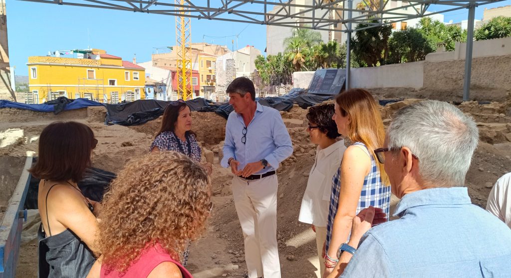 Visita institucional a las obras de consolidación de las Termas de Allon en Villajoyosa.