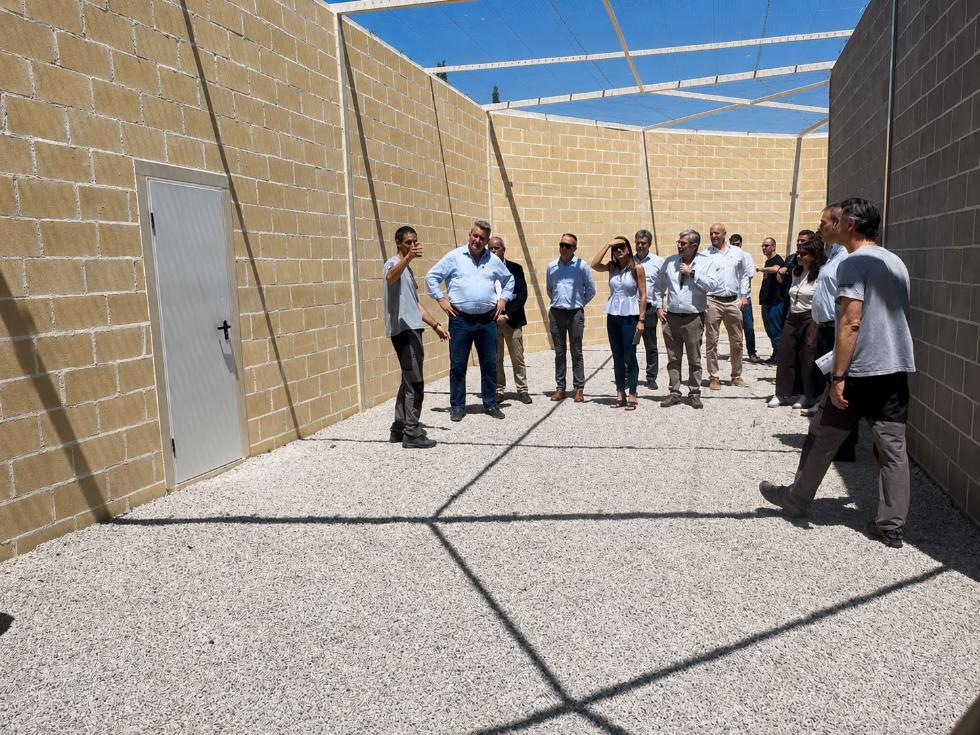 La Generalitat instala en el centro de recuperación de Santa Faz un voladero pionero para la rehabilitación de aves rapaces