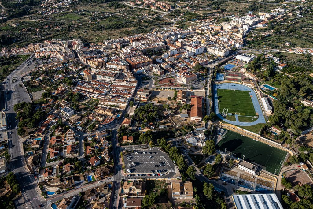 L’Alfàs del Pi avanza en la construcción de 160 VPP y proyecta un parking de 200 plazas