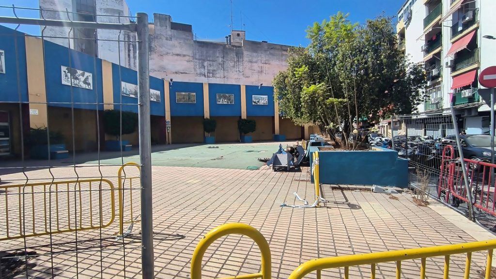 El PSOE denuncia un nuevo retraso en las obras de la plaza Manizales de Benidorm