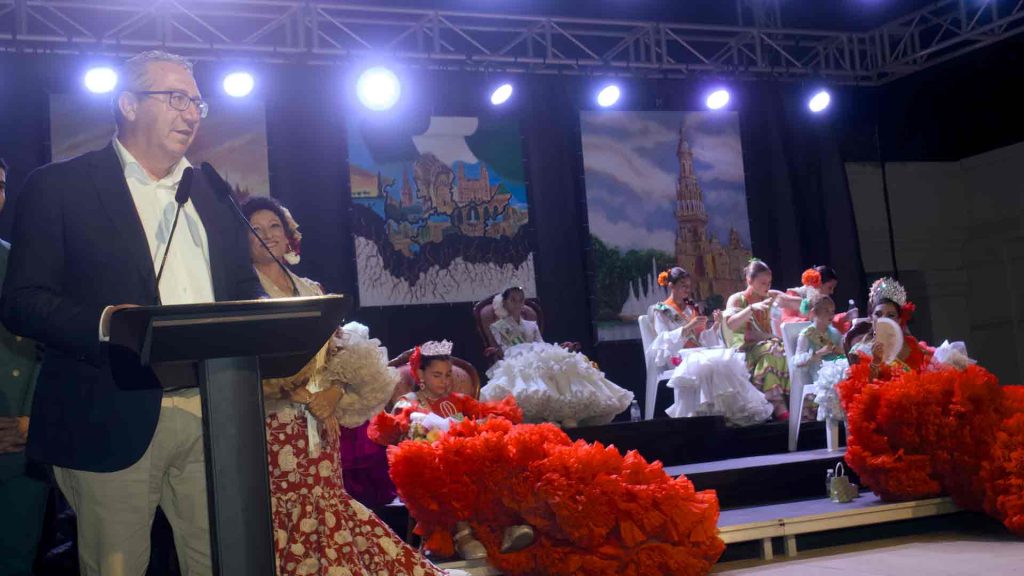 Naihara López de las Huertas es coronada como nueva Reina Infantil de la Casa de Andalucía de Benidorm