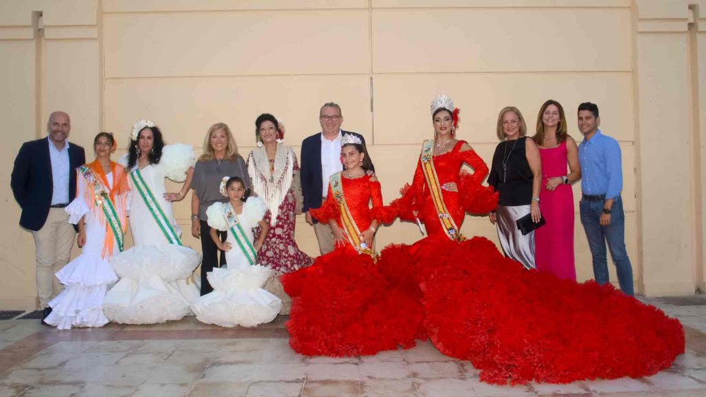 Naihara López de las Huertas es coronada como nueva Reina Infantil de la Casa de Andalucía de Benidorm