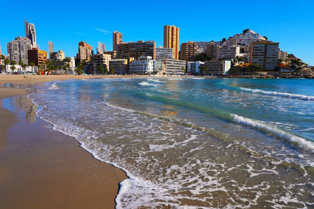 Finestrat afianza su liderazgo como Destino Turístico Inteligente con un verano histórico que superó el 90% de ocupación
