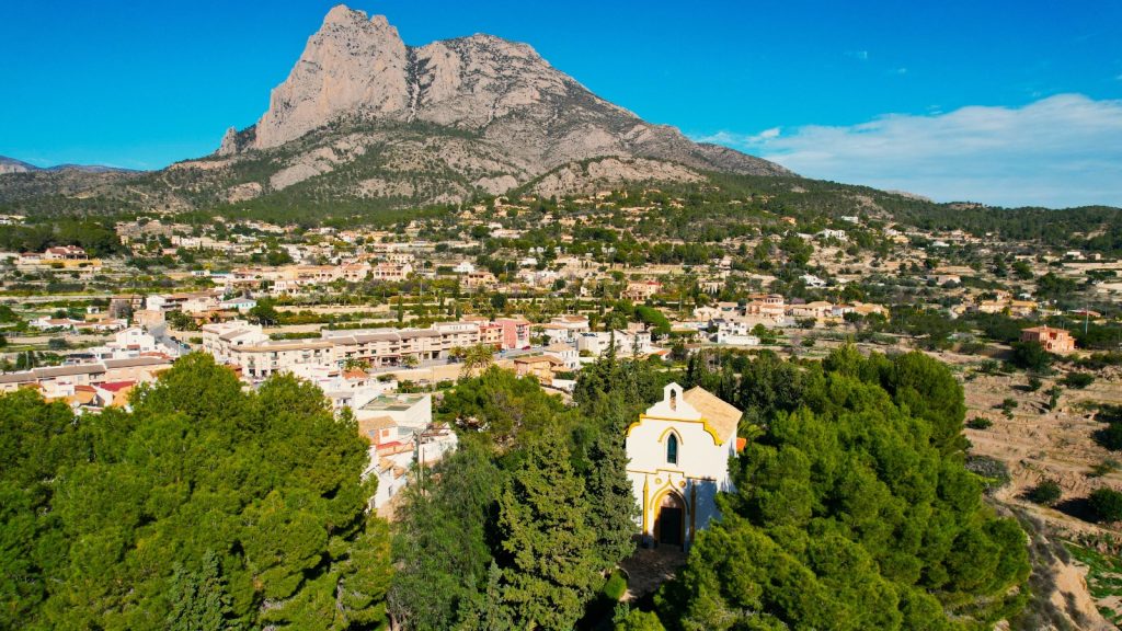 Finestrat afianza su liderazgo como Destino Turístico Inteligente con un verano histórico que superó el 90% de ocupación