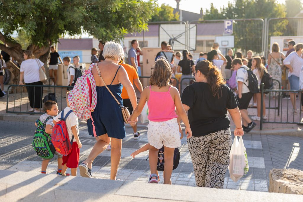 Normalidad en el inicio del curso escolar en los tres colegios públicos y el instituto de l’Alfàs del Pi