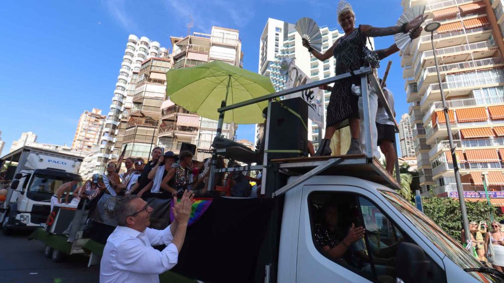 El Benidorm Pride bate récords con un multitudinario desfile de más de 20.000 personas