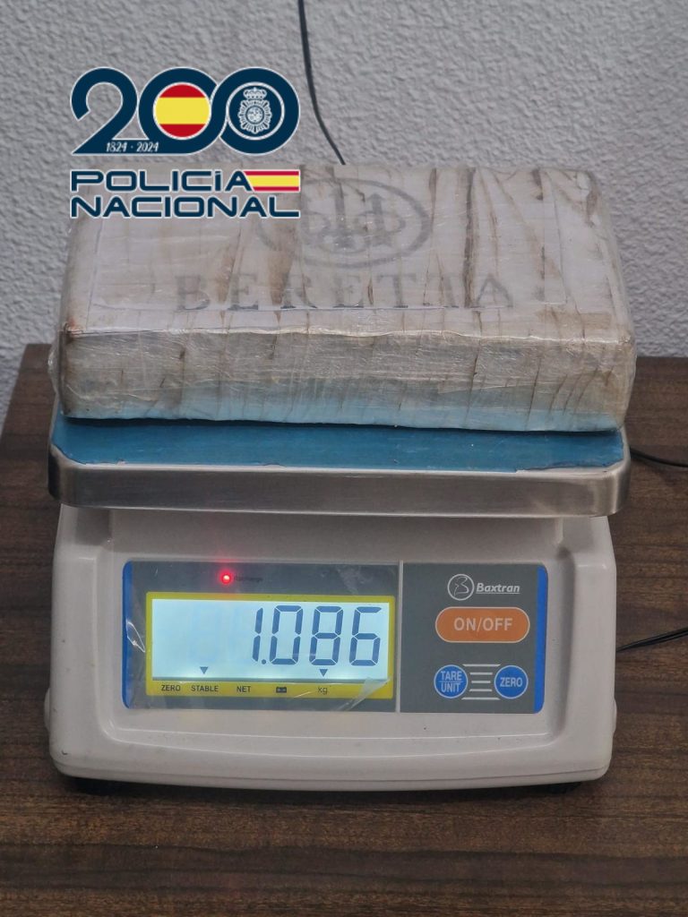 La Policía Nacional desarticula un punto de venta de droga en Benidorm con la incautación de un kilo de cocaína y cuatro detenidos