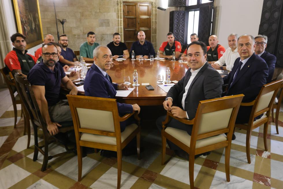 La Generalitat invierte 15,4 millones de euros en un acuerdo histórico para los bomberos forestales