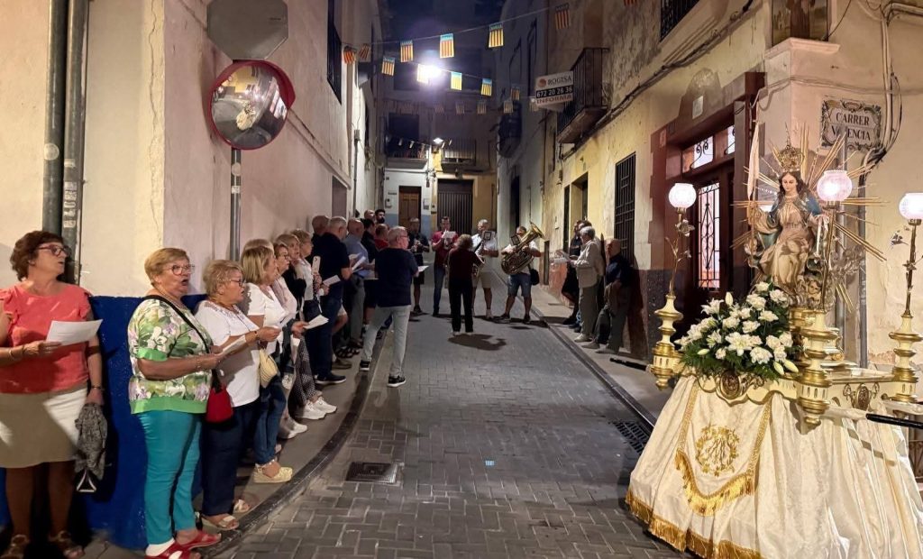 La Divina Aurora vuelve a llenar de tradición las calles de Callosa d’en Sarrià