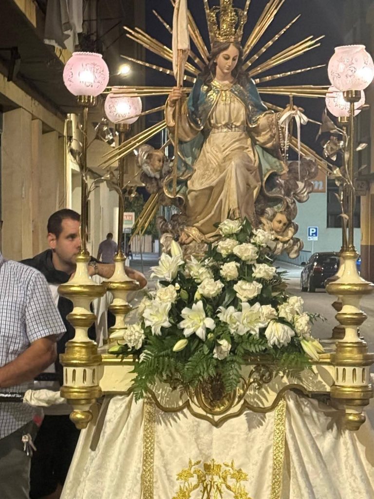 La Divina Aurora vuelve a llenar de tradición las calles de Callosa d’en Sarrià