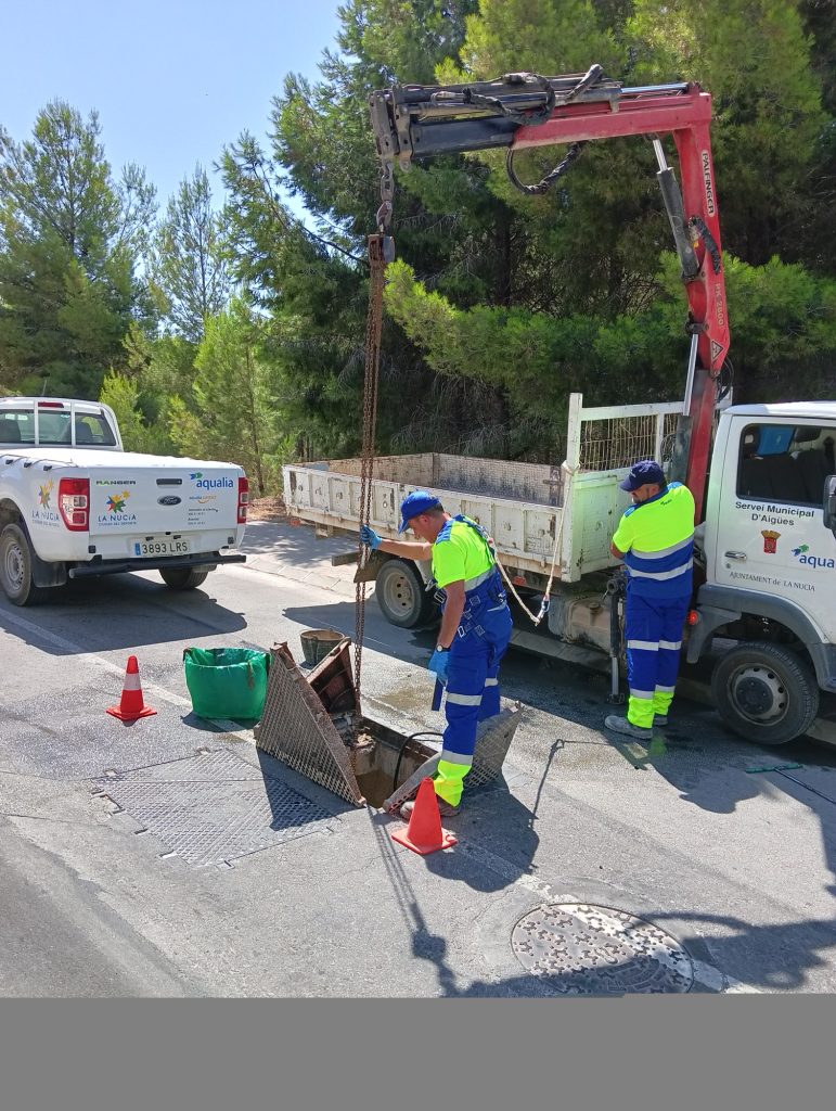 Tirar las toallitas húmedas al inodoro provoca atascos en la red de alcantarillado de La Nucía