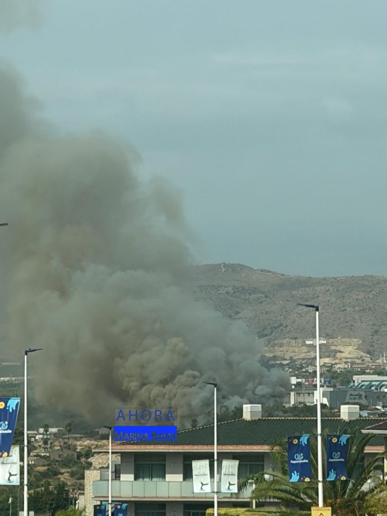 Incendio en Benidorm: arde un edificio abandonado junto a la antigua discoteca Mansión 0