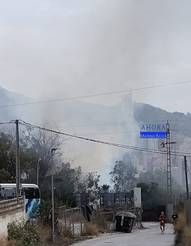 Incendio en Benidorm: arde un edificio abandonado junto a la antigua discoteca Mansión 5