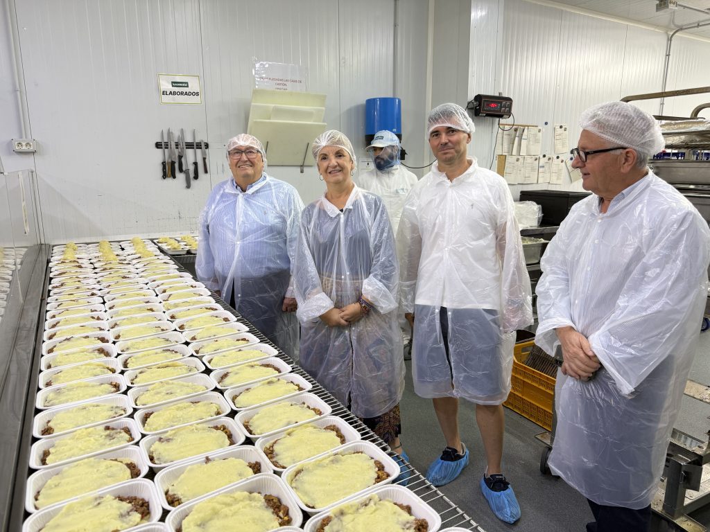 La Consellera de Industria visita Synergy Tech y Knoweats en La Nucía