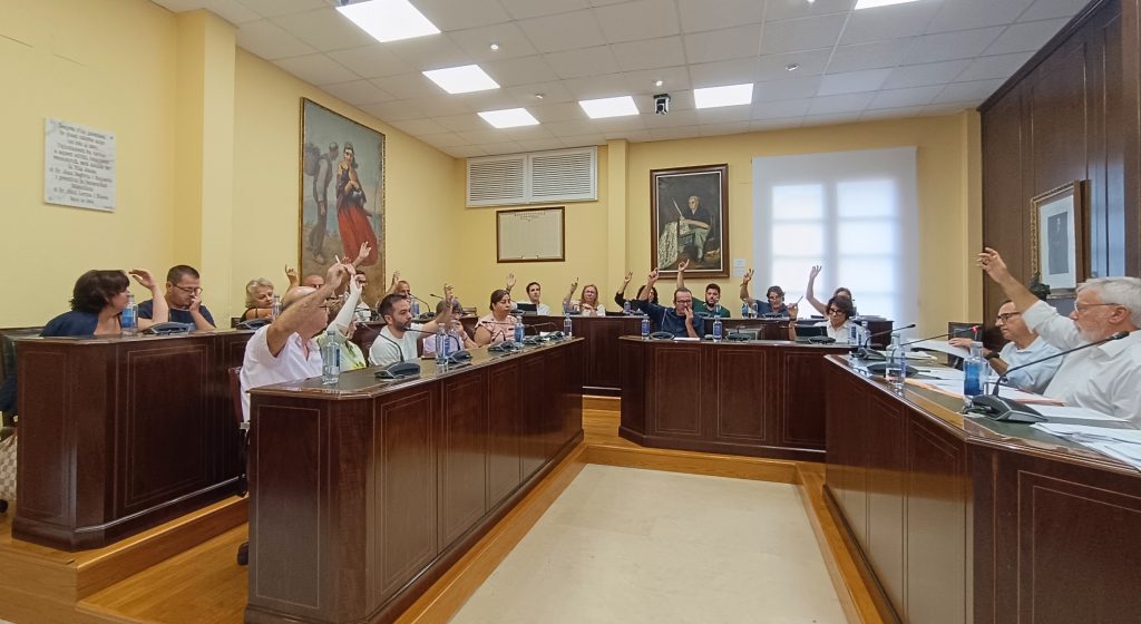 El Pleno de Villajoyosa cierra filas con la flota pesquera y exige al Gobierno el pago inmediato de las ayudas al combustible