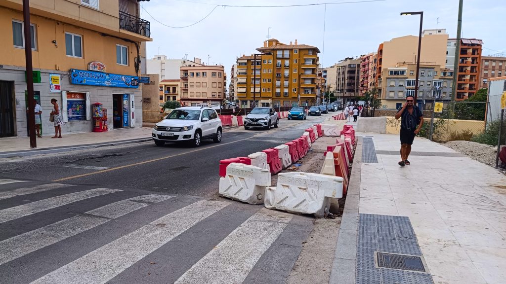 Reinicio de las obras en el puente sobre el río Amadorio provoca cortes de tráfico en Villajoyosa