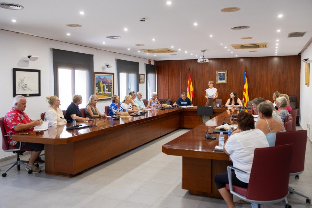 L’Alfàs del Pi reactiva la agenda de integración municipal con los colectivos de residentes internacionales