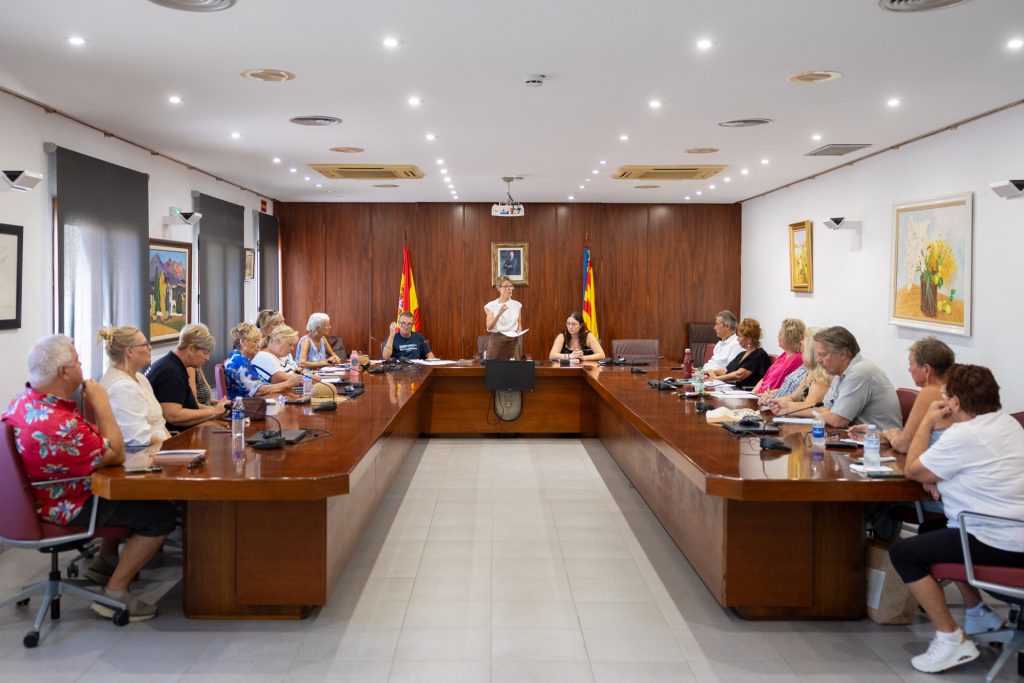 L’Alfàs del Pi reactiva la agenda de integración municipal con los colectivos de residentes internacionales