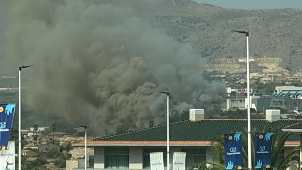 Incendio en Benidorm: arde un edificio abandonado junto a la antigua discoteca Mansión 2