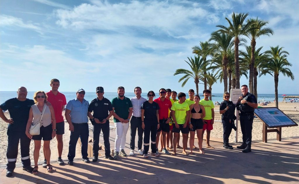 Villajoyosa prueba la respuesta de sus servicios de emergencia con un simulacro de ahogamiento en la playa Centro