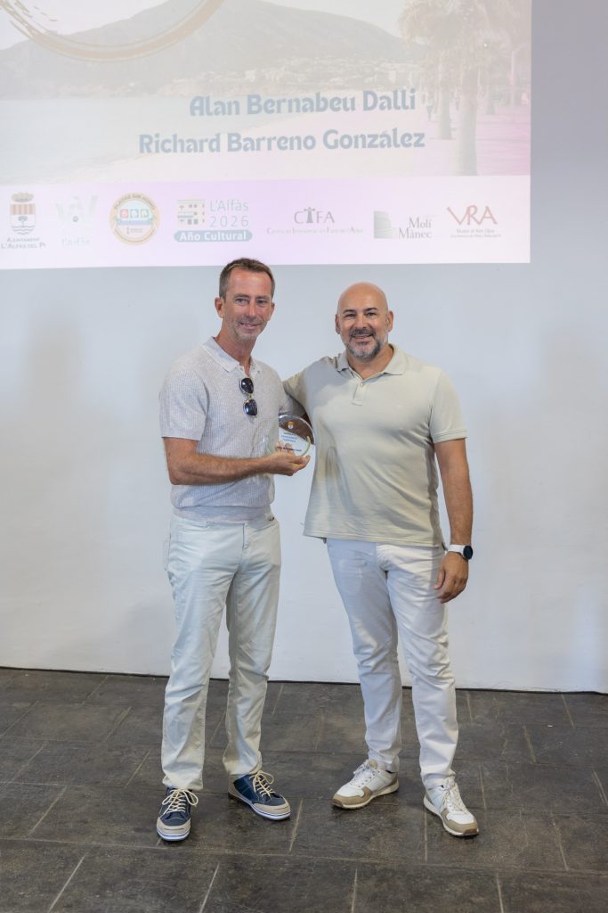 L’Alfàs del Pi premia la excelencia de Alan Bernabeu y Richard Barreno en el Día Mundial del Turismo