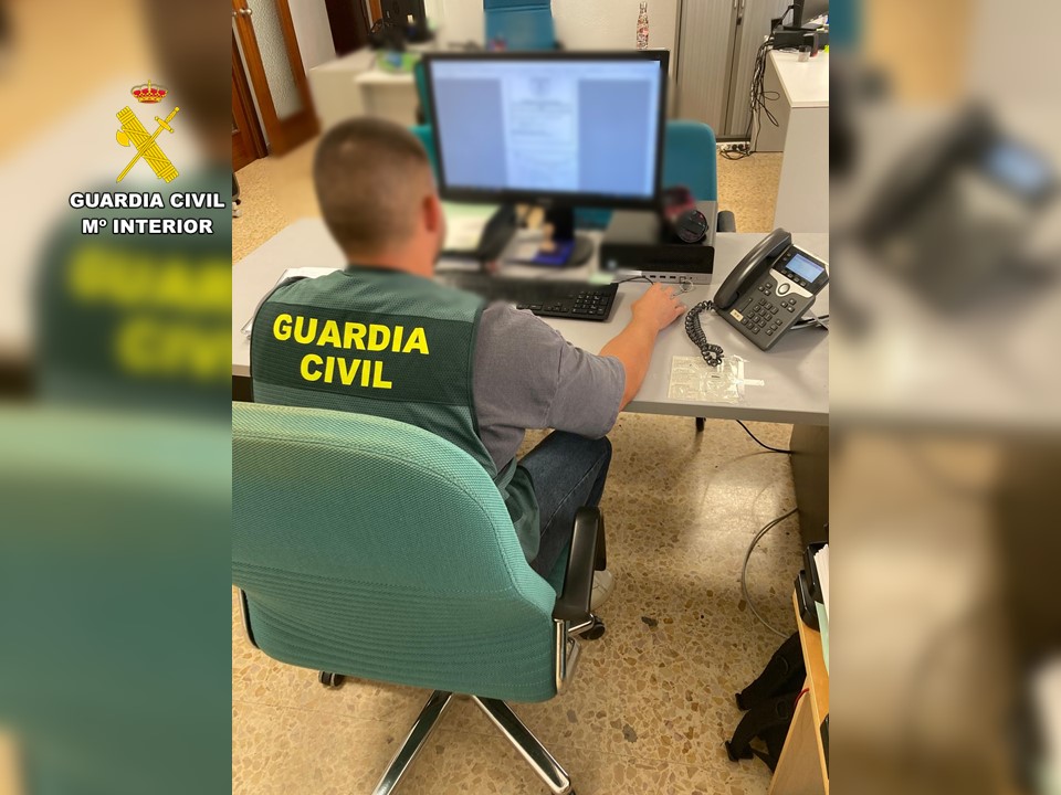 La Guardia Civil esclarece una estafa de 76.620 euros tras duplicar el teléfono de una mujer de 72 años en Altea
