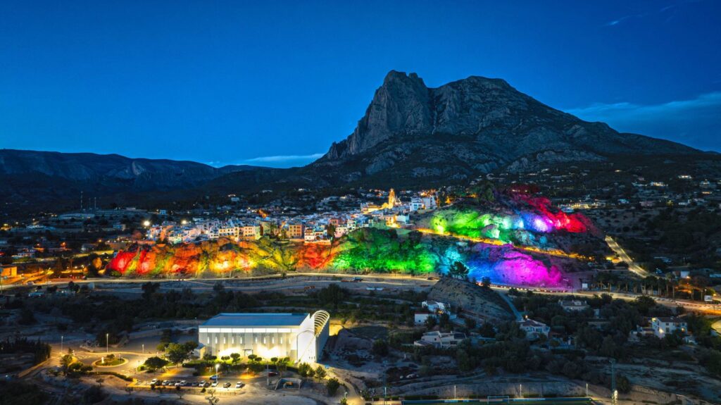 Finestrat supera el 60% de alumbrado LED tras renovar 40 luminarias en la urbanización Golf Bahía