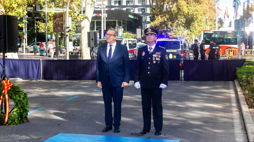 Benidorm rinde homenaje a la Policía Nacional en la festividad de los Ángeles Custodios