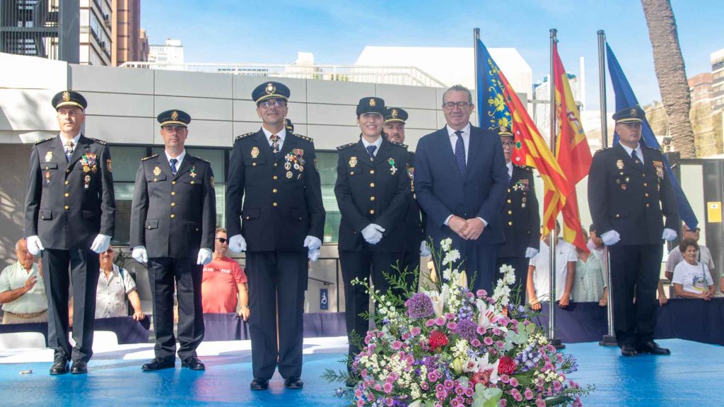 Benidorm rinde homenaje a la Policía Nacional en la festividad de los Ángeles Custodios