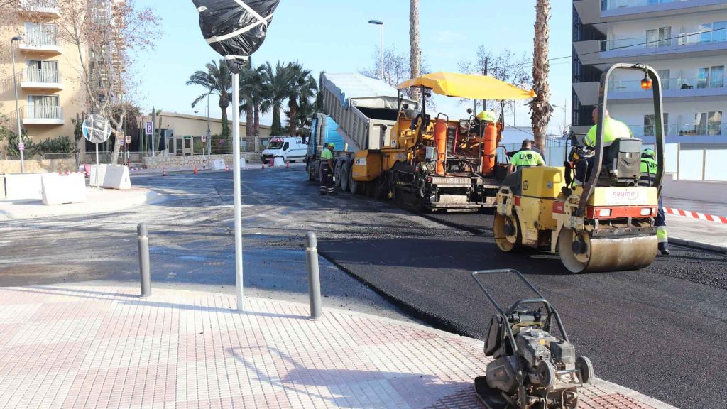 Benidorm aprueba una Operación Asfalto de 1,34 millones para renovar doce calles y avenidas