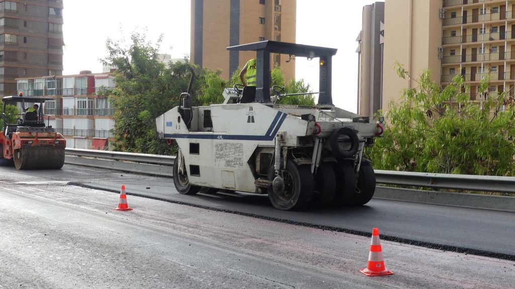Benidorm aprueba una Operación Asfalto de 1,34 millones para renovar doce calles y avenidas