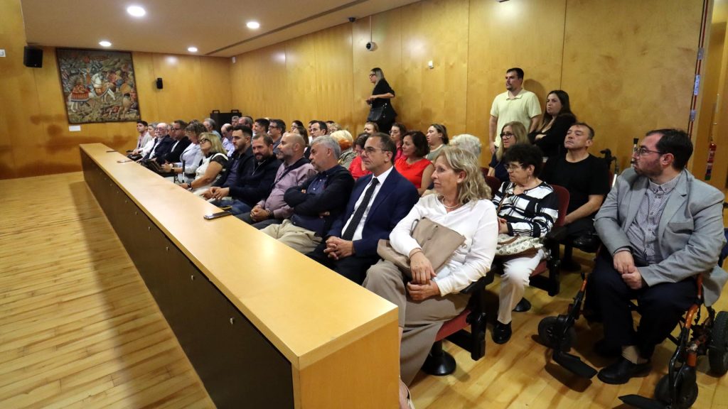 Benidorm instala semáforos acústicos inteligentes que las personas ciegas pueden activar desde el móvil