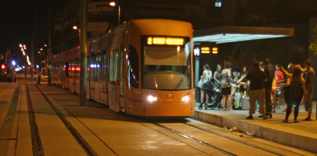 TRAM d’Alacant activa un servicio especial nocturno hasta las 3:00 horas por Halloween con 45 tranvías