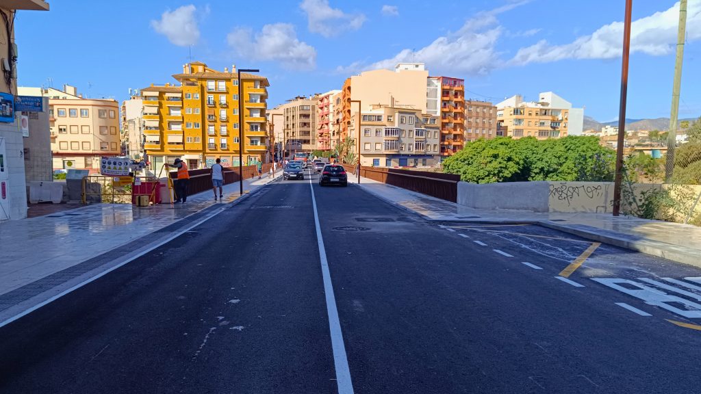 El puente sobre el río Amadorio de Villajoyosa reabre al tráfico en ambos sentidos