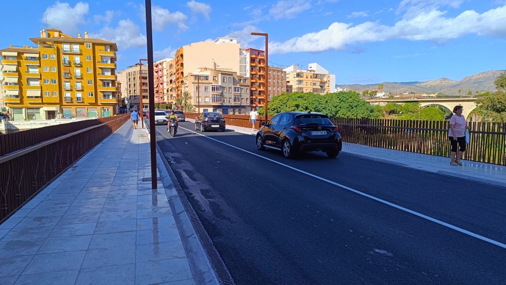 El puente sobre el río Amadorio de Villajoyosa reabre al tráfico en ambos sentidos