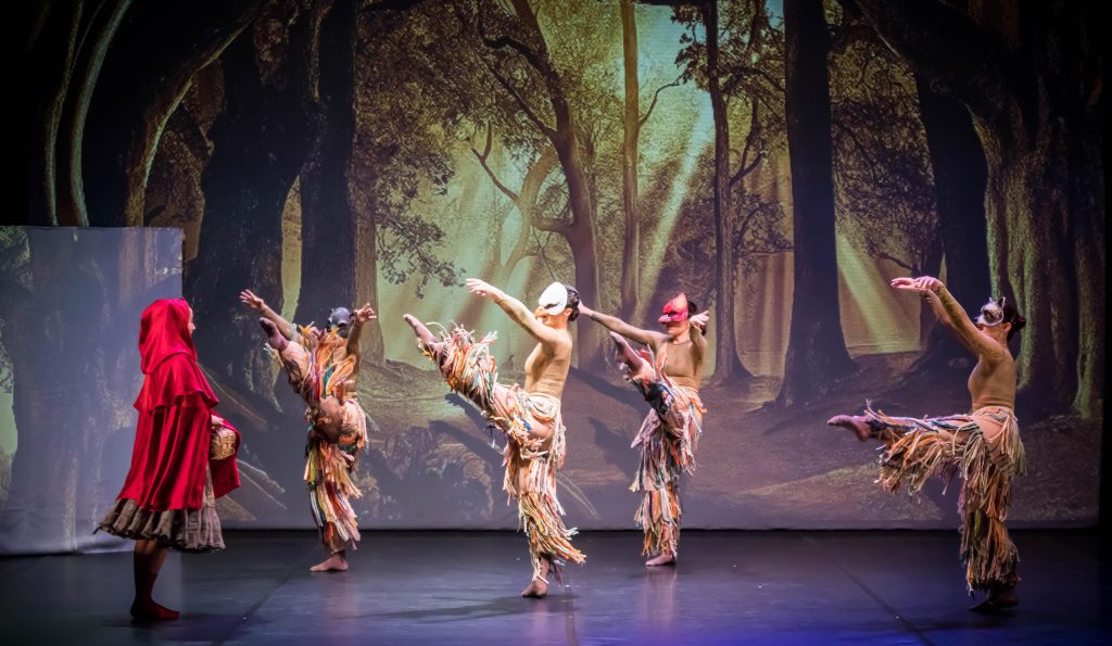 Finestrat acoge ‘Carmencita y el Lobo’, una revisión de Caperucita Roja a través de la danza