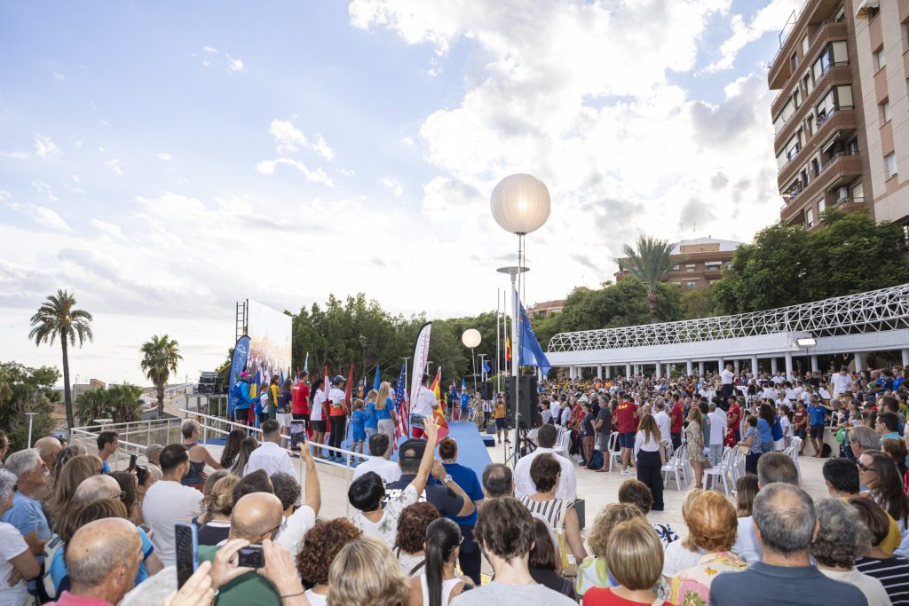 Villajoyosa arranca el Mundial de Kayak de Mar 2026 con el desfile de 39 naciones