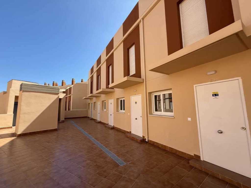 La Nucía avanza en el plan de vivienda joven con la entrega de ocho adosados en La Colina 4
