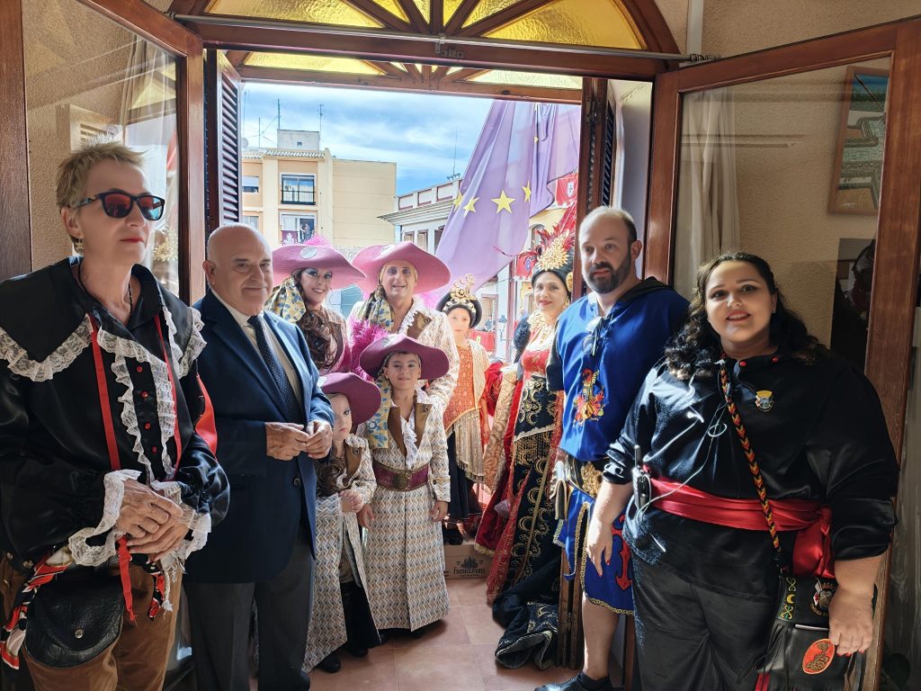 L’Arrancà llena la plaza de Callosa d’en Sarrià y da comienzo a sus Fiestas de Moros y Cristianos