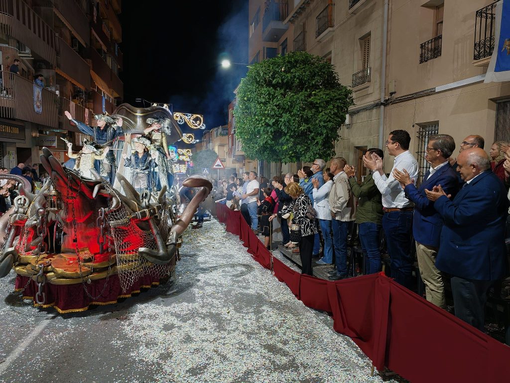 La Entrada Cristiana llena de color y vistosidad las calles de Callosa d’en Sarrià