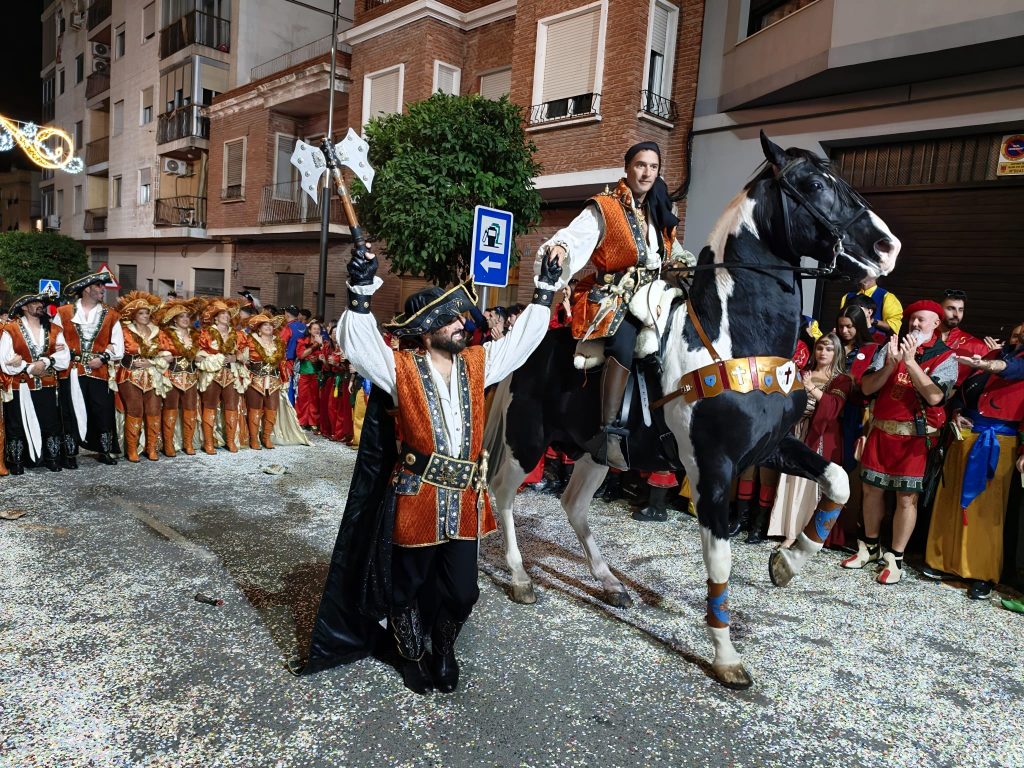 La Entrada Cristiana llena de color y vistosidad las calles de Callosa d’en Sarrià