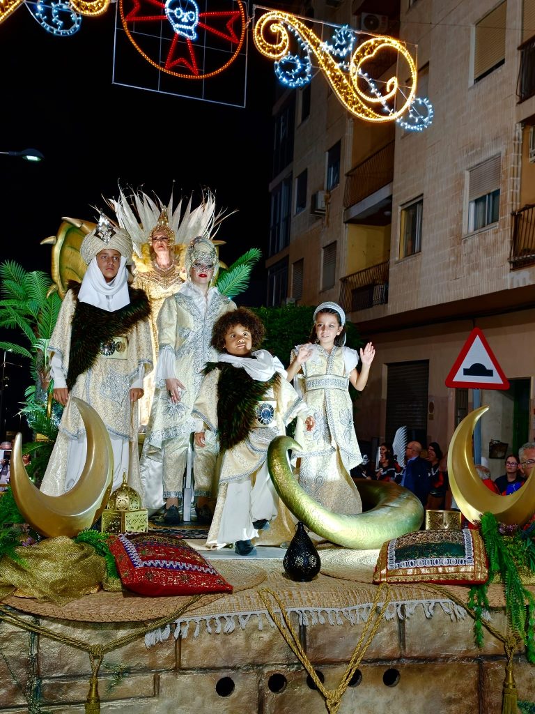 Las diez Filàes moras conquistan Callosa d’en Sarrià en una Entrada espectacular