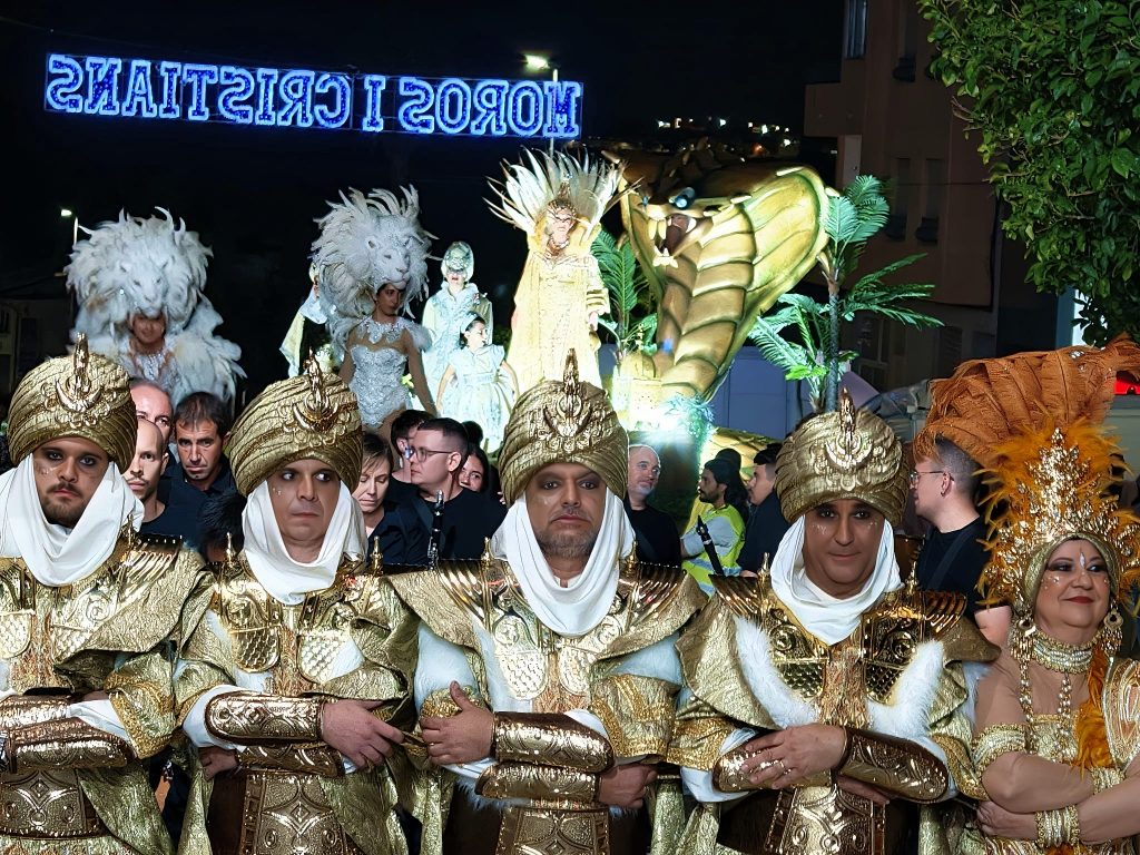 Las diez Filàes moras conquistan Callosa d’en Sarrià en una Entrada espectacular