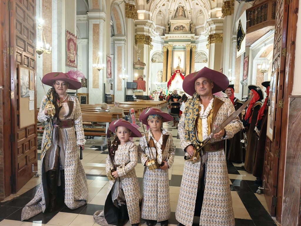 Callosa d’en Sarrià se rinde a la Virgen de las Injuries en una procesión que revive 166 años de historia