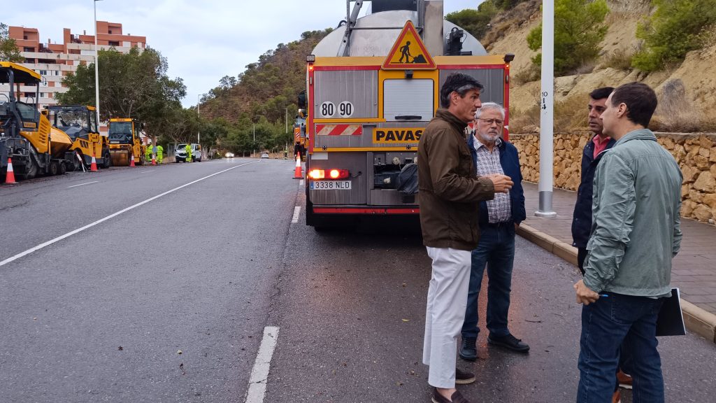 Villajoyosa inicia el asfaltado de calles en la Cala con una inversión de 1,2 millones