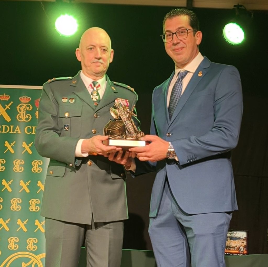 Polop acoge el homenaje de la Guardia Civil por el 12 de octubre con reconocimientos a colaboradores de la comarca 3