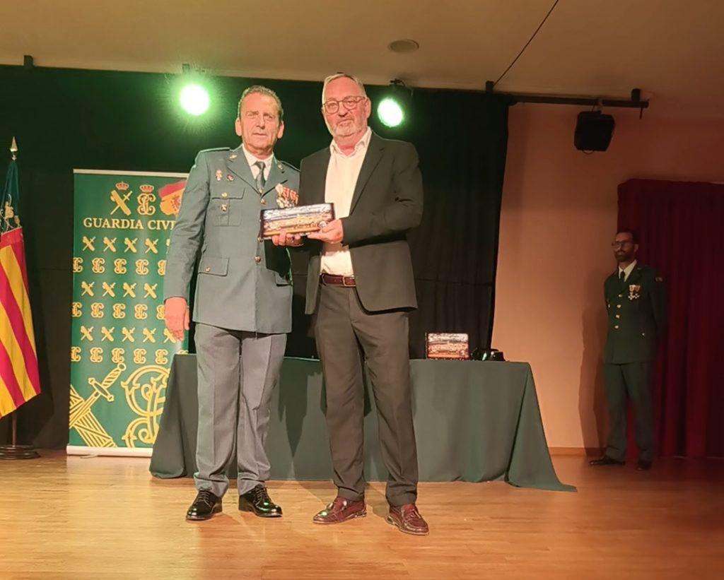 Polop acoge el homenaje de la Guardia Civil por el 12 de octubre con reconocimientos a colaboradores de la comarca 4
