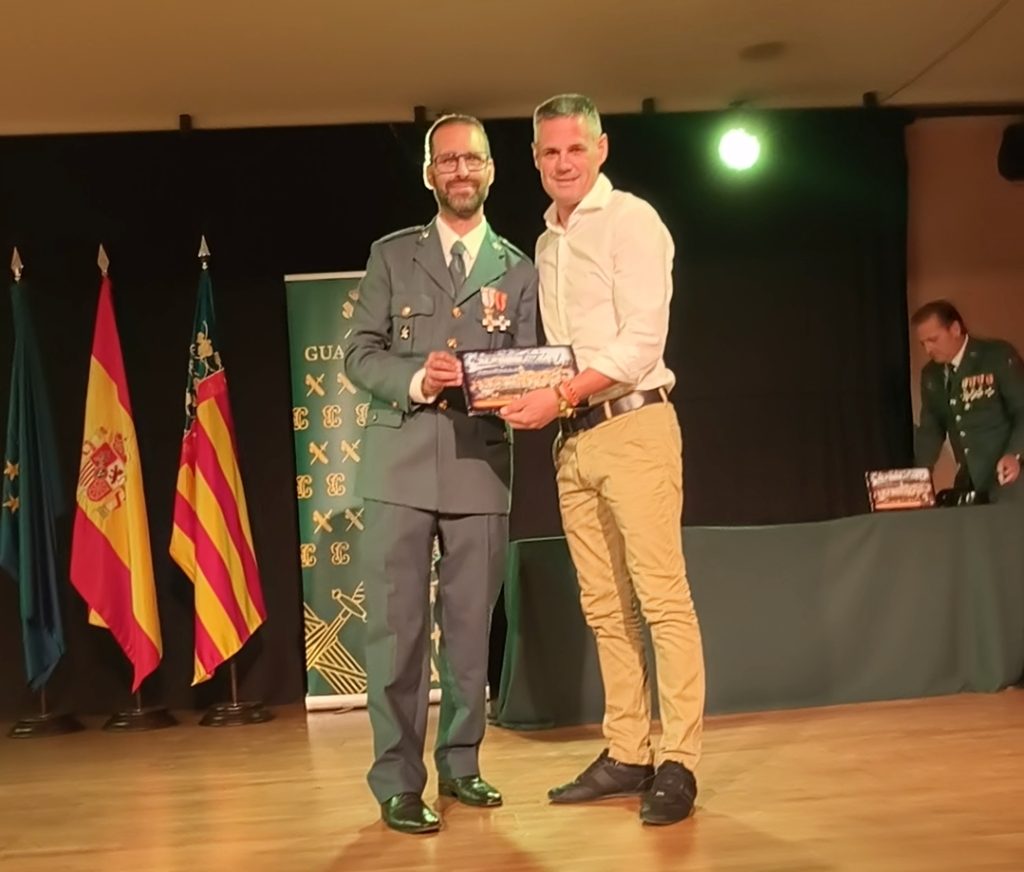 Polop acoge el homenaje de la Guardia Civil por el 12 de octubre con reconocimientos a colaboradores de la comarca 5