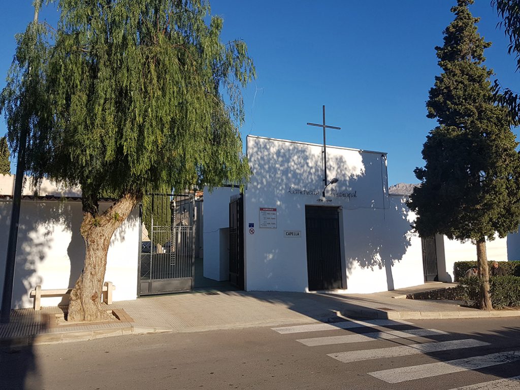 El Cementerio Municipal de Altea se pone a punto para la festividad de Todos los Santos